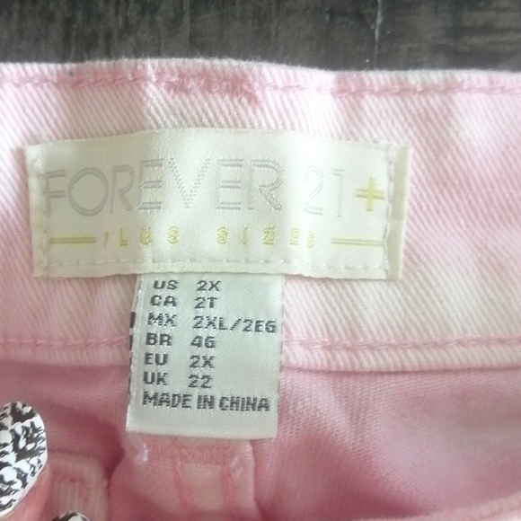 F21+ 2X Pink Acid Wash Torn Shorts - Picture 3 of 4